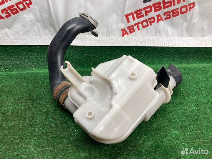 Резонатор воздушного фильтра Mazda Familia седан