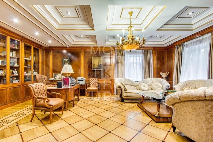 Коттедж 2000 м² на участке 95 сот.