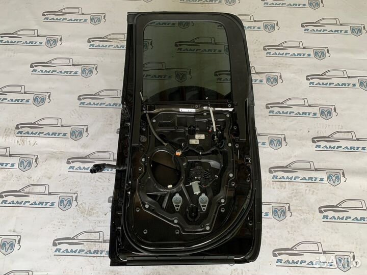 Дверь правая задняя