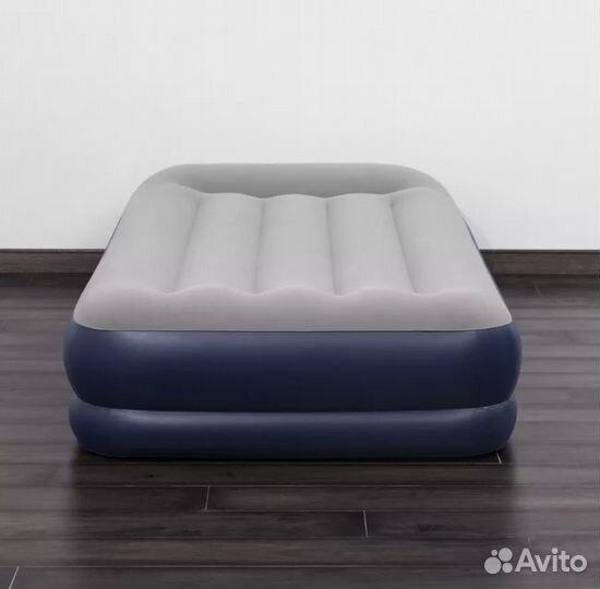 Надувная кровать с насосом