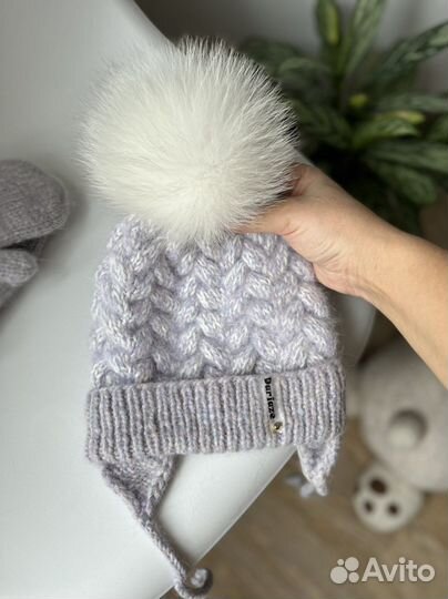 Детская вязаная шапка и варежки