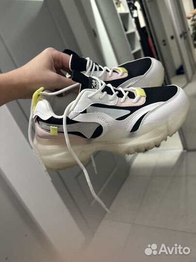 Кроссовки женские strobbs