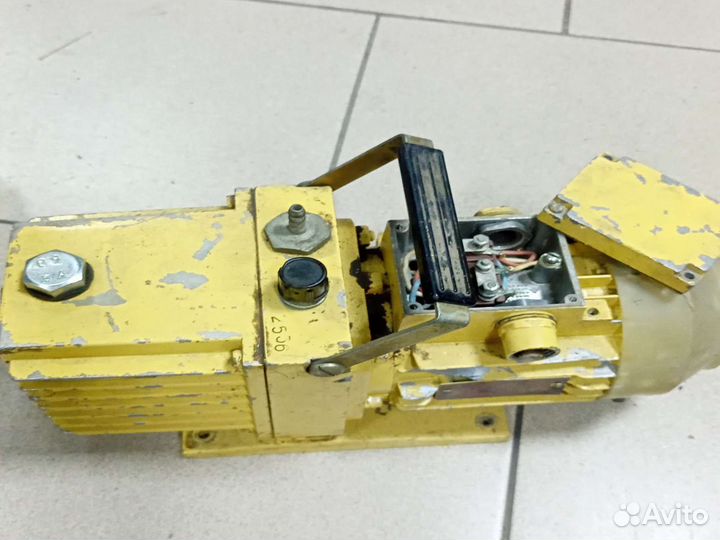 Насос вакуумный пластинчато роторный