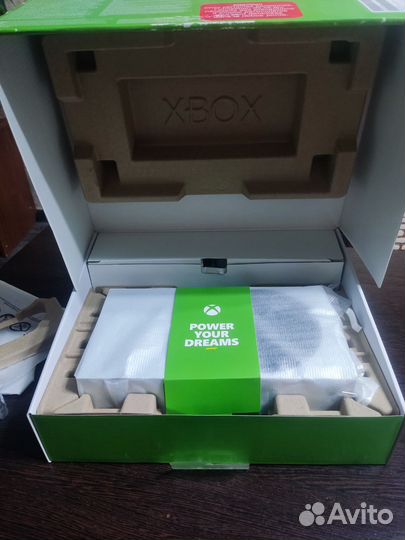 Продам xbox series S с Играми