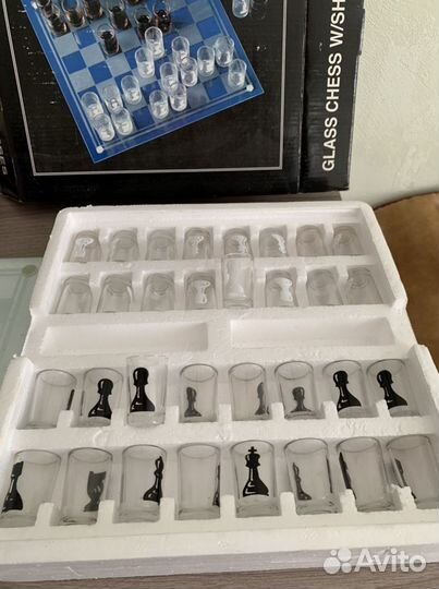 Шахматы рюмки на стеклянной доске подарочные