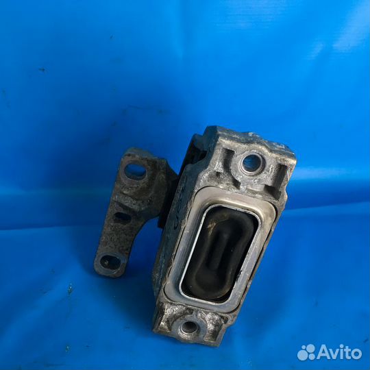 Опора двигателя (подушка) правая skoda Octavia A5