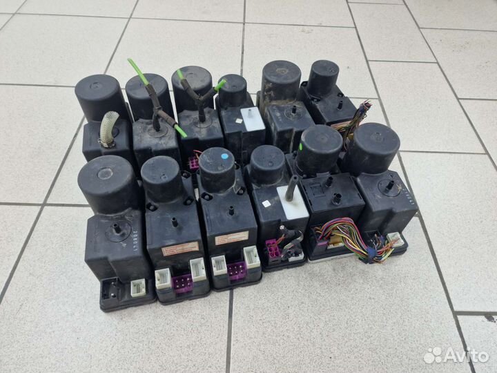 Компрессор центрального замка Audi 80, A4, A6, A8