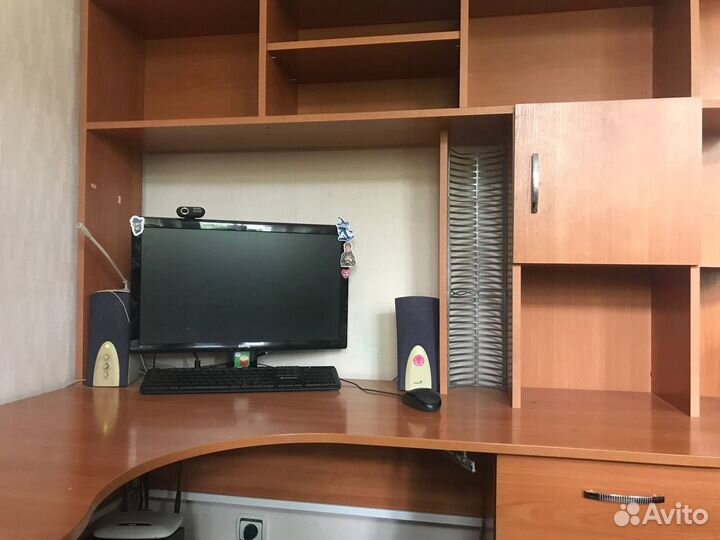 Угловой письменный стол