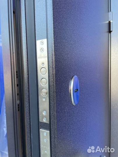 Дверь входная уличная с терморазрывом