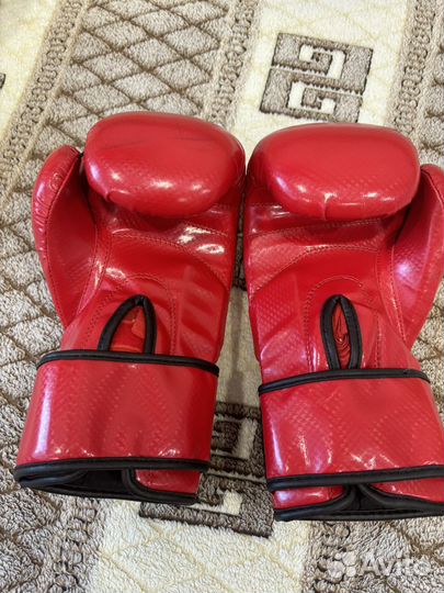 Боксерские перчатки