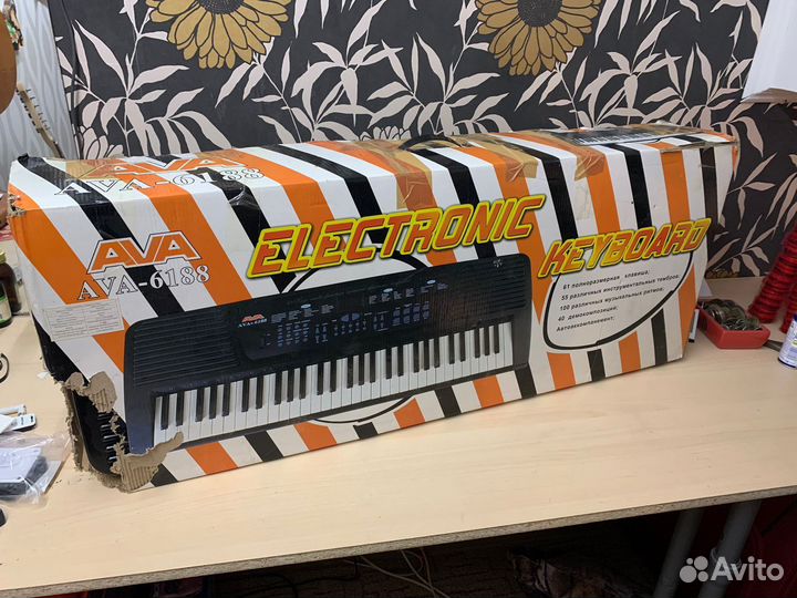 Синтезатор AVA-6188