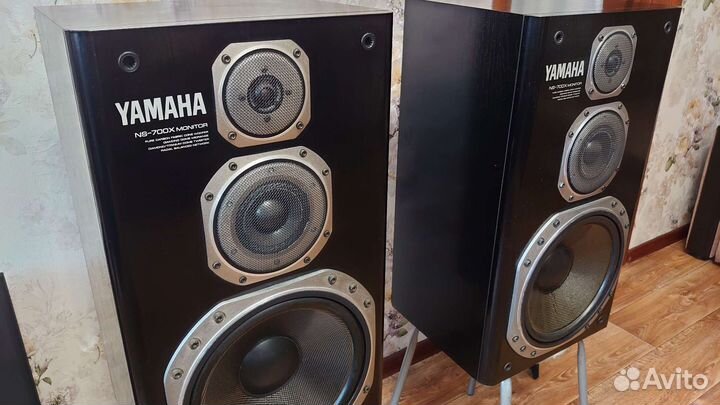 Yamaha NS-700 X