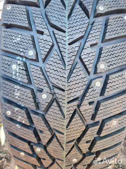 DoubleStar DW01 215/55 R17 94T