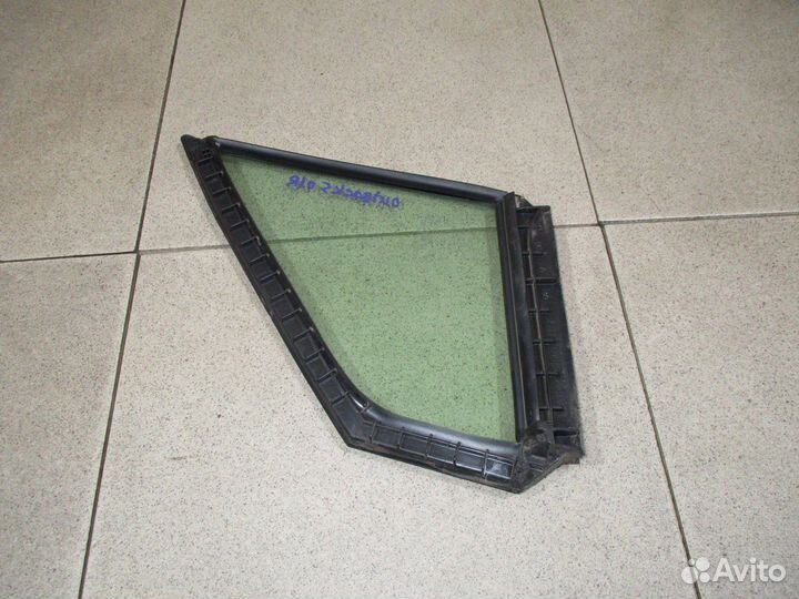 Стекло двери передней правой (форточка) Subaru Le