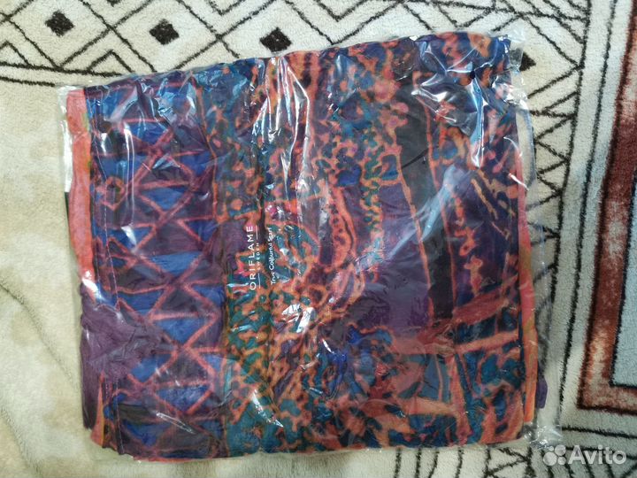 Разноцветный шарф с кистями