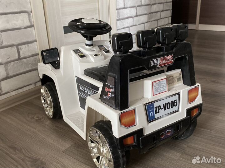 Машинка-каталка детская