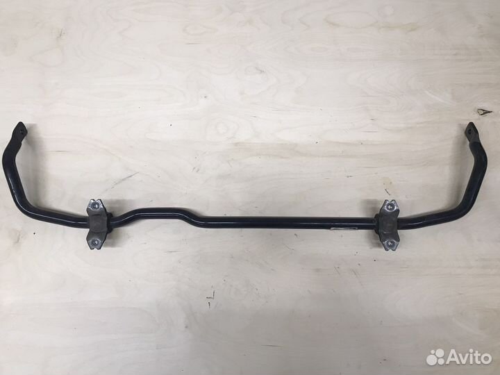 Передний стабилизатор Passat B8