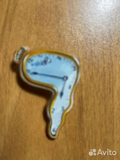 Брошь новая