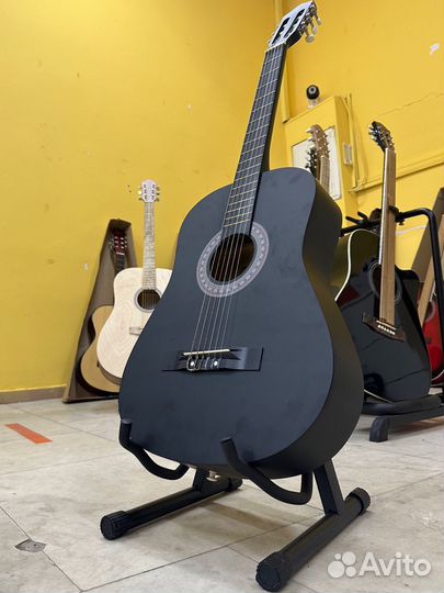 Классическая гитара черная матовая