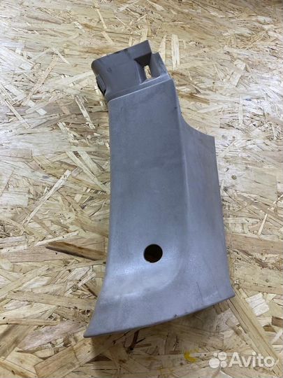 Обшивка стойки задняя верхняя левая Renault Megane
