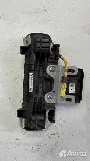 Подушка безопасности нижняя (для колен) Genesis