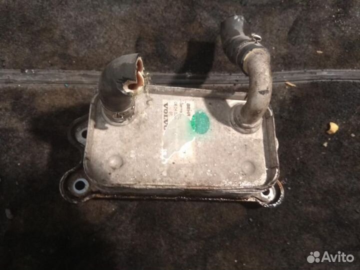 Радиатор масляный 8677973 2.4 Бензин Volvo