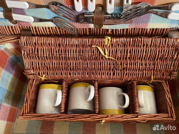 Набор для пикника в чемодане