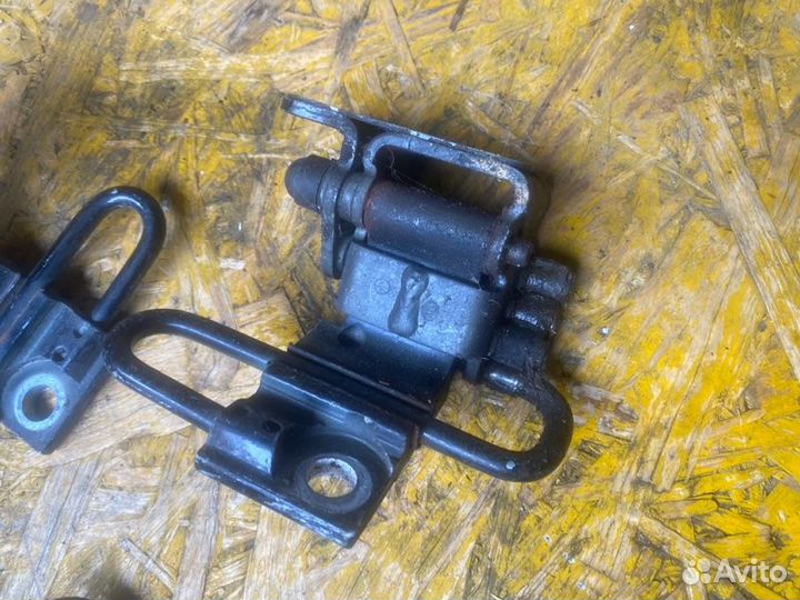 Петля двери Volkswagen Passat Cc B6 2.0 CFG 2011