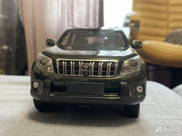 Toyota land cruiser prado 150 1:18 Paudi