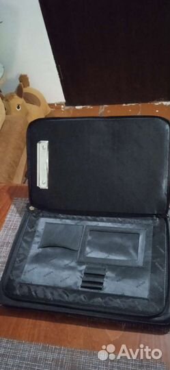 Кожаная папка для документов в хорошем состоянии