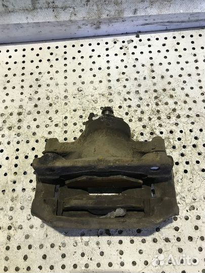 Суппорт передний левый Peugeot 107