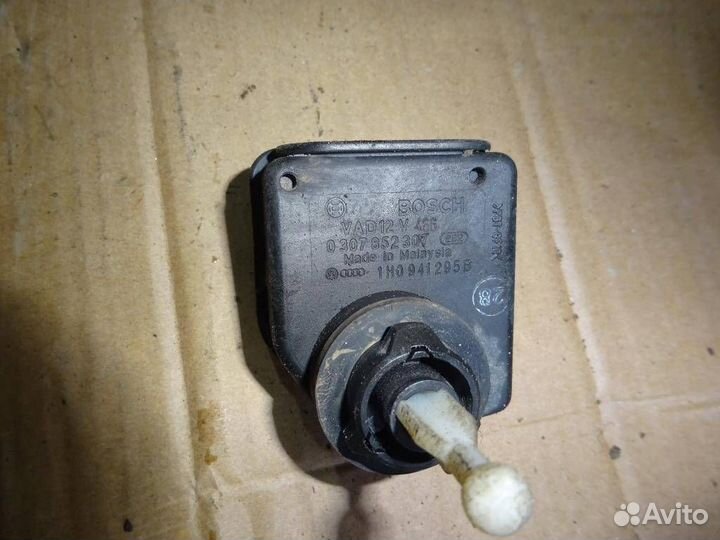 Моторчик корректора фары Volkswagen Golf III/Vent