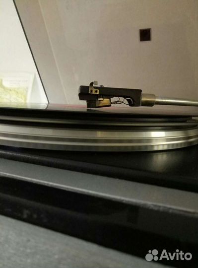 Виниловый проигрыватель