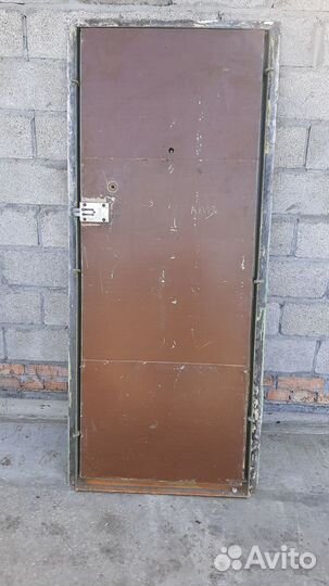 Металлическая дверь бу 2000800
