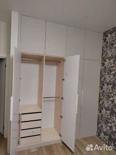 Современный шкаф