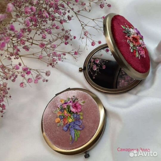 Зеркальце вышитое лентами
