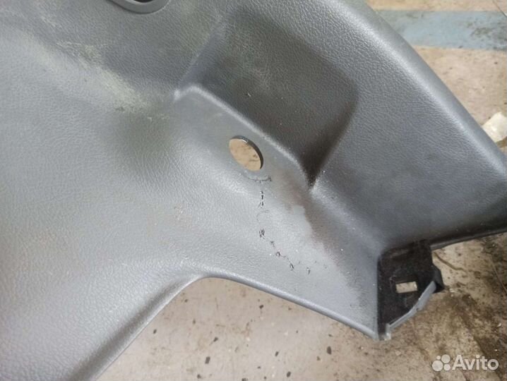 Обшивка багажника задняя левая Lexus LX 570