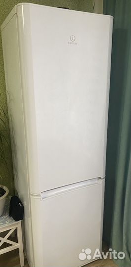 Холодильник бу indesit