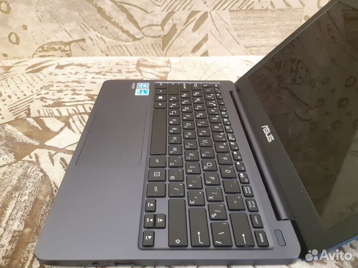 Asus VivoBook E203MA- FD004R /Pentium N5000