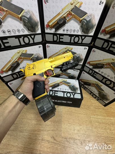 Мощный пистолет Deagle на орбизах