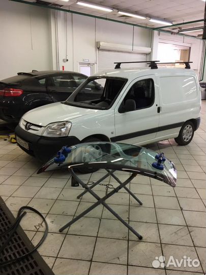 Лобовое стекло на Пежо Партнер / Ситроен Берлинго