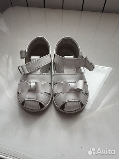 Босоножки и чешки