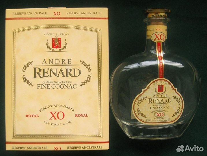 Бутылки от коньяка и виски с коробками