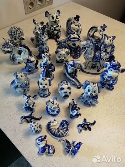 Коллекция фигурок из гжели