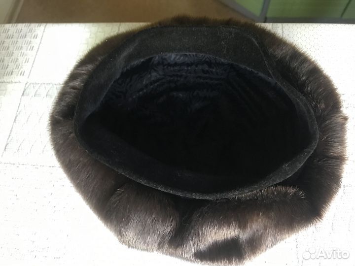 Женские меховые шапки