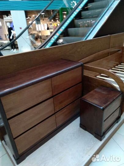 Тумба прикроватная из массива