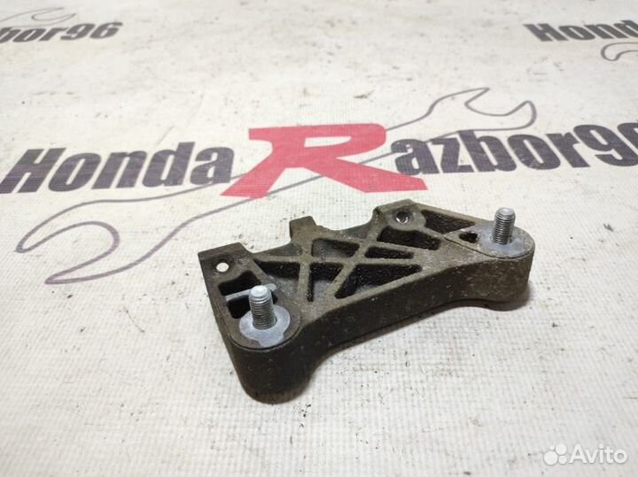 Кронштейн компрессора кондиционера Honda Cr-V 2