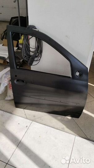 Передняя правая дверь Рено Логан 2 новая