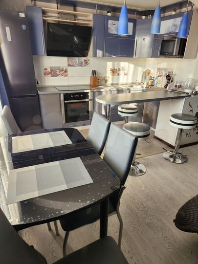 3-к. квартира, 81 м², 8/10 эт.
