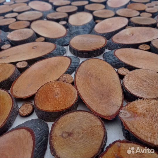 Панно из спилов дерева